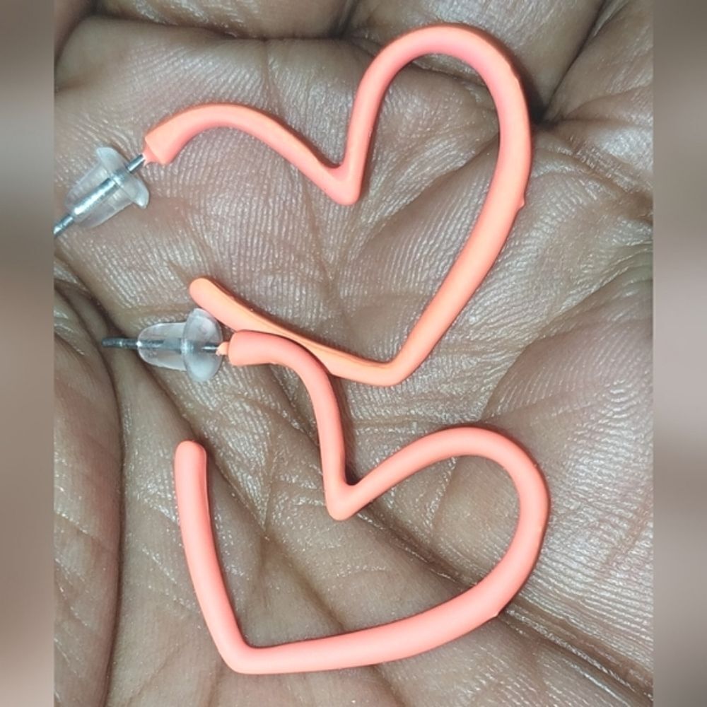 Super cute, heart-shaped fashion earrings